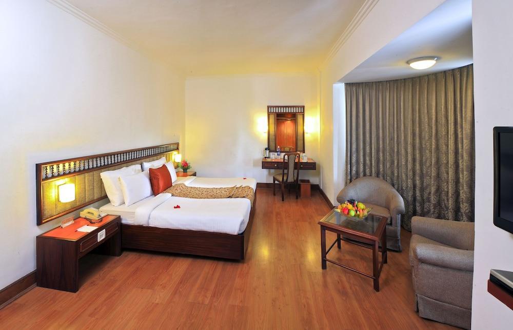 Hotel Abad Plaza Kochi Exterior photo