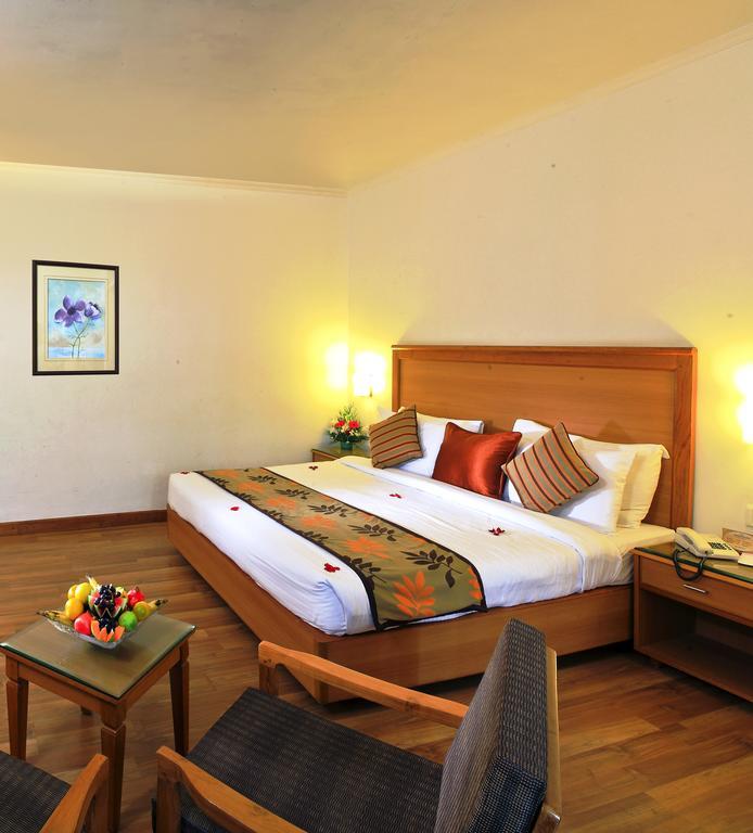 Hotel Abad Plaza Kochi Exterior photo
