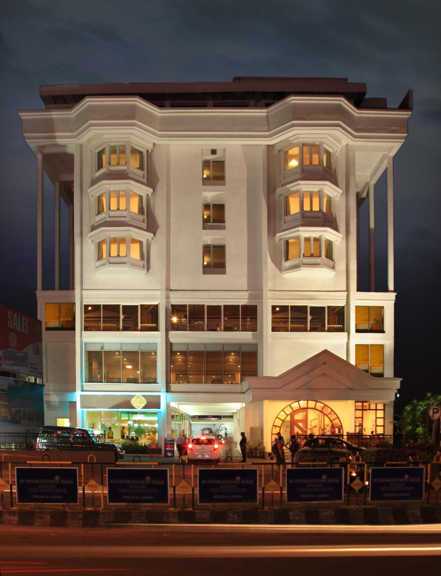 Hotel Abad Plaza Kochi Exterior photo