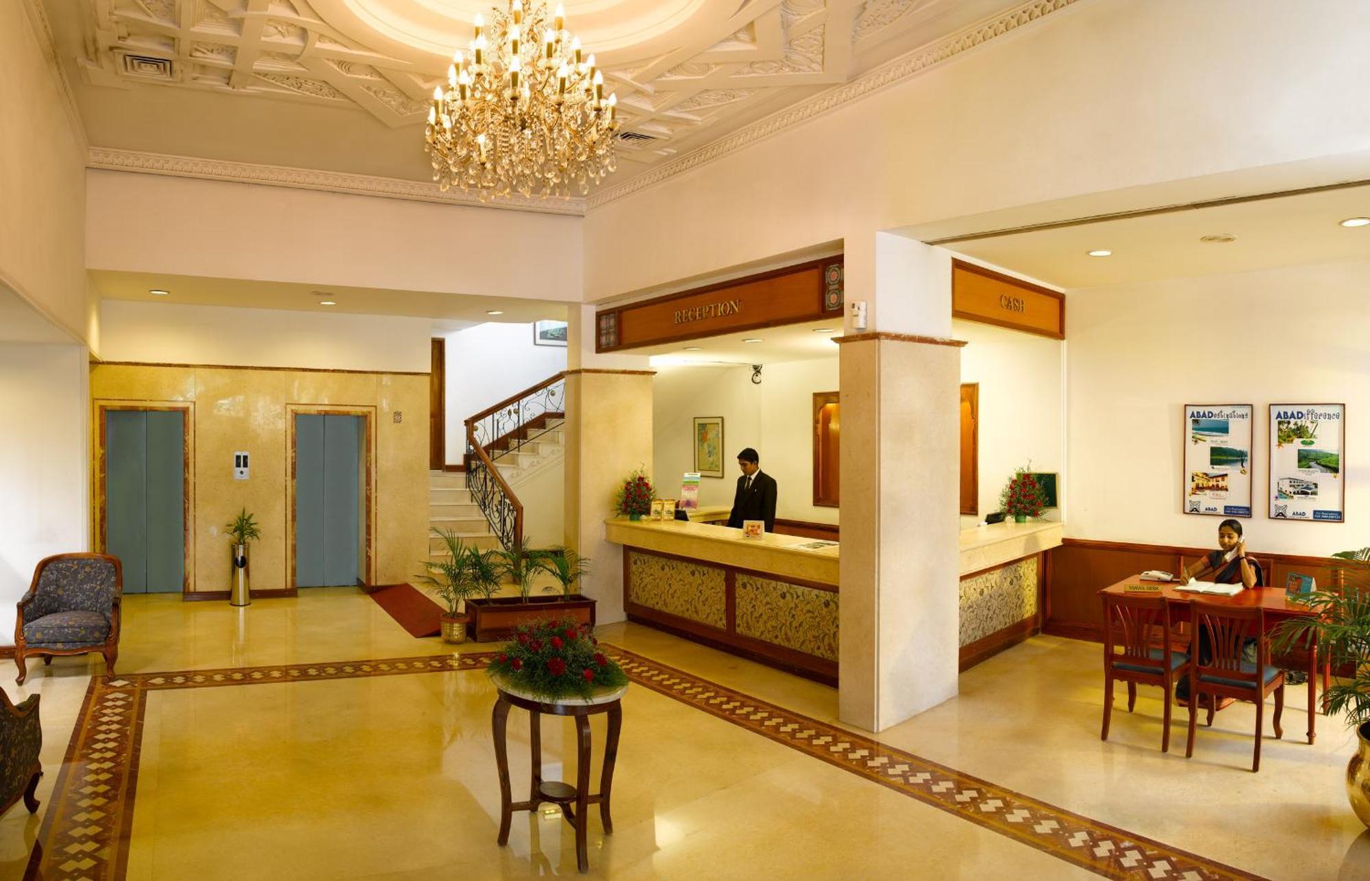 Hotel Abad Plaza Kochi Exterior photo