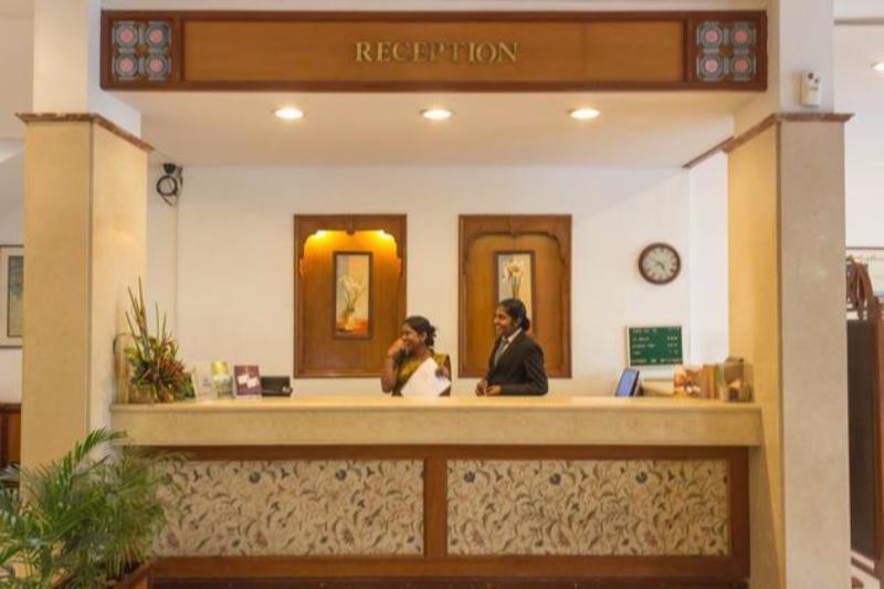 Hotel Abad Plaza Kochi Exterior photo