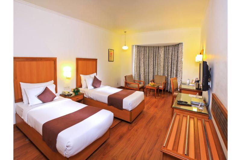 Hotel Abad Plaza Kochi Exterior photo