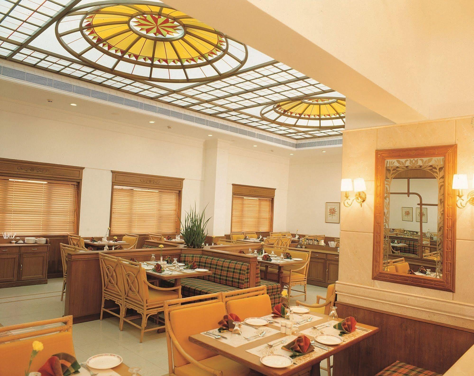 Hotel Abad Plaza Kochi Exterior photo