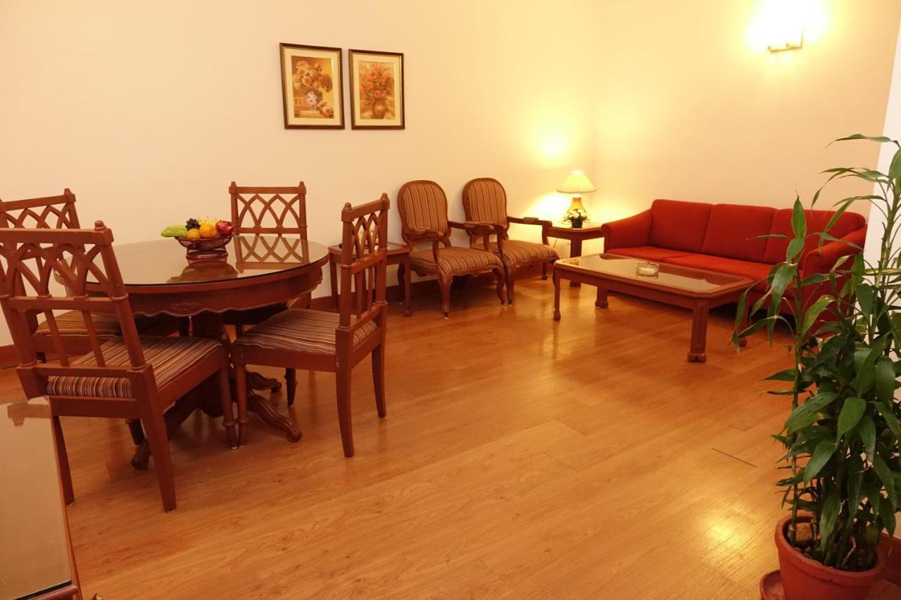Hotel Abad Plaza Kochi Exterior photo