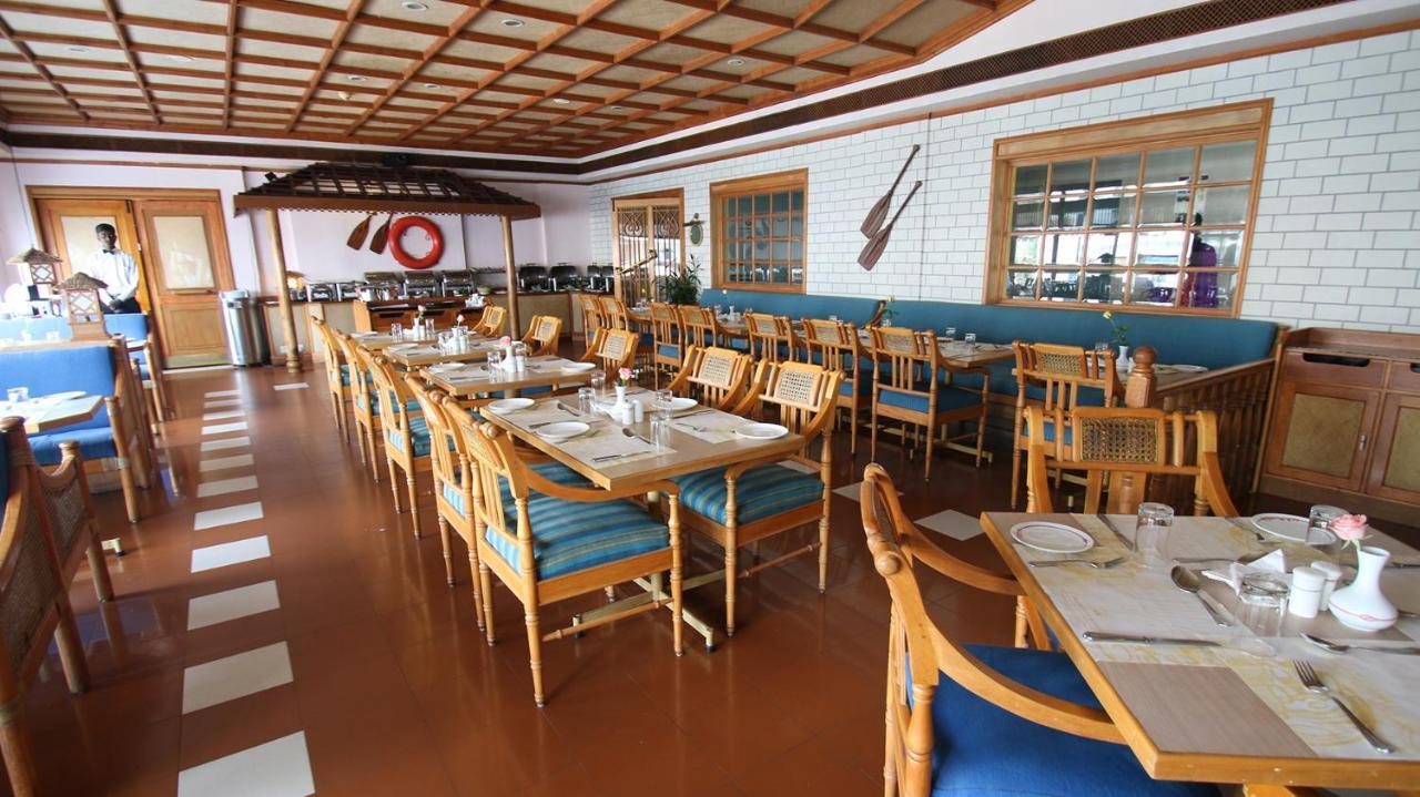 Hotel Abad Plaza Kochi Exterior photo